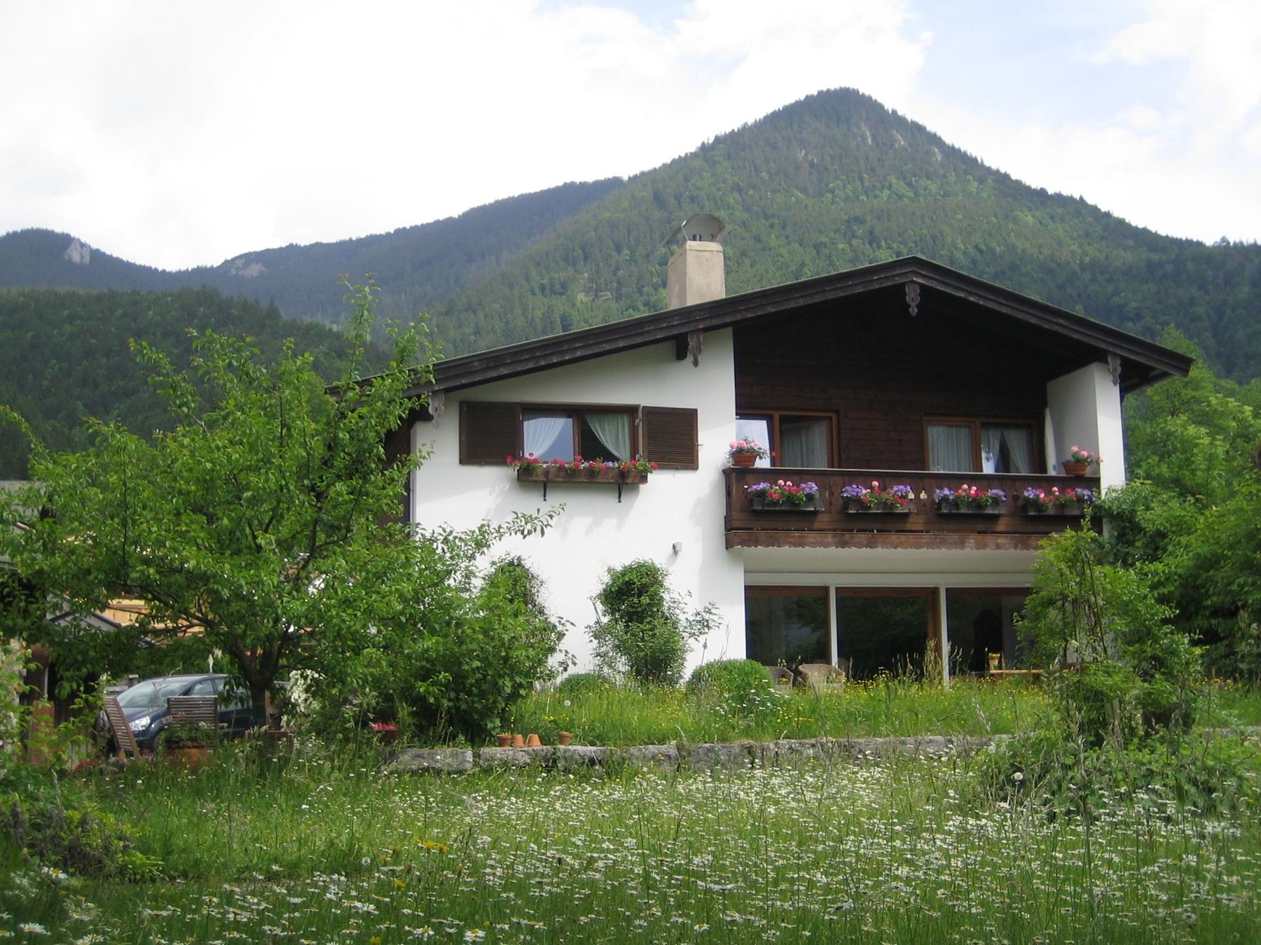 Das Haus an der Weißach – der Bach liefert den Strom